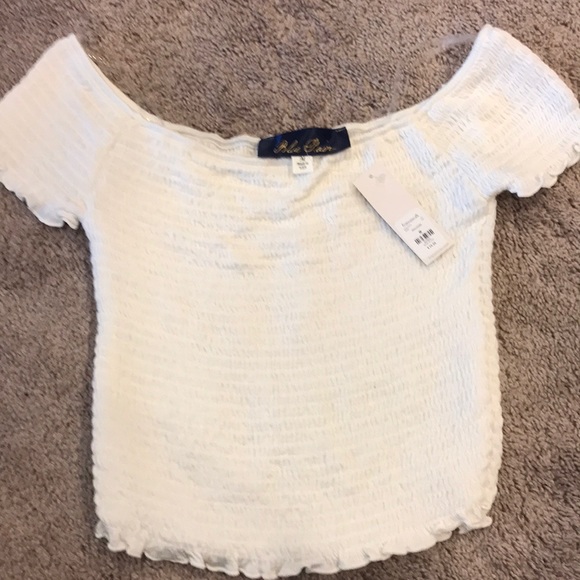 Francesca's Collections Tops - Ivory Francesca’s off the shoulder crop top